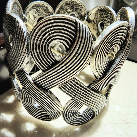 90s Wide figure 8 infinity silver woven stretch bracelet - Picture 3 of 5